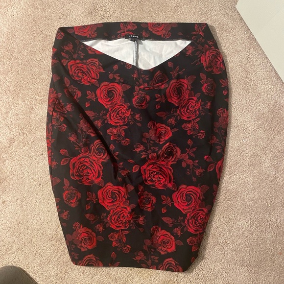 Torrid Red And Black Floral Bengaline Skirt (part of a set) - Picture 1 of 7